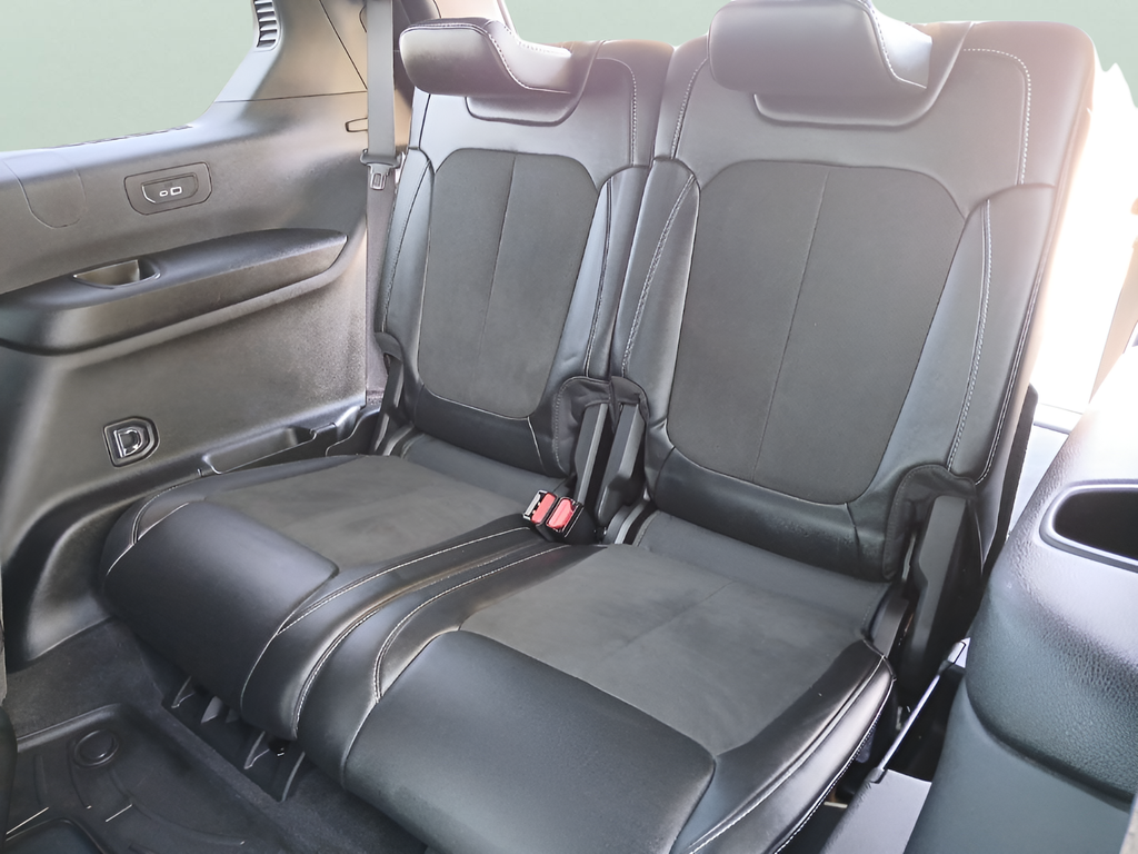 Used 2022 Black Jeep Altitude image 21