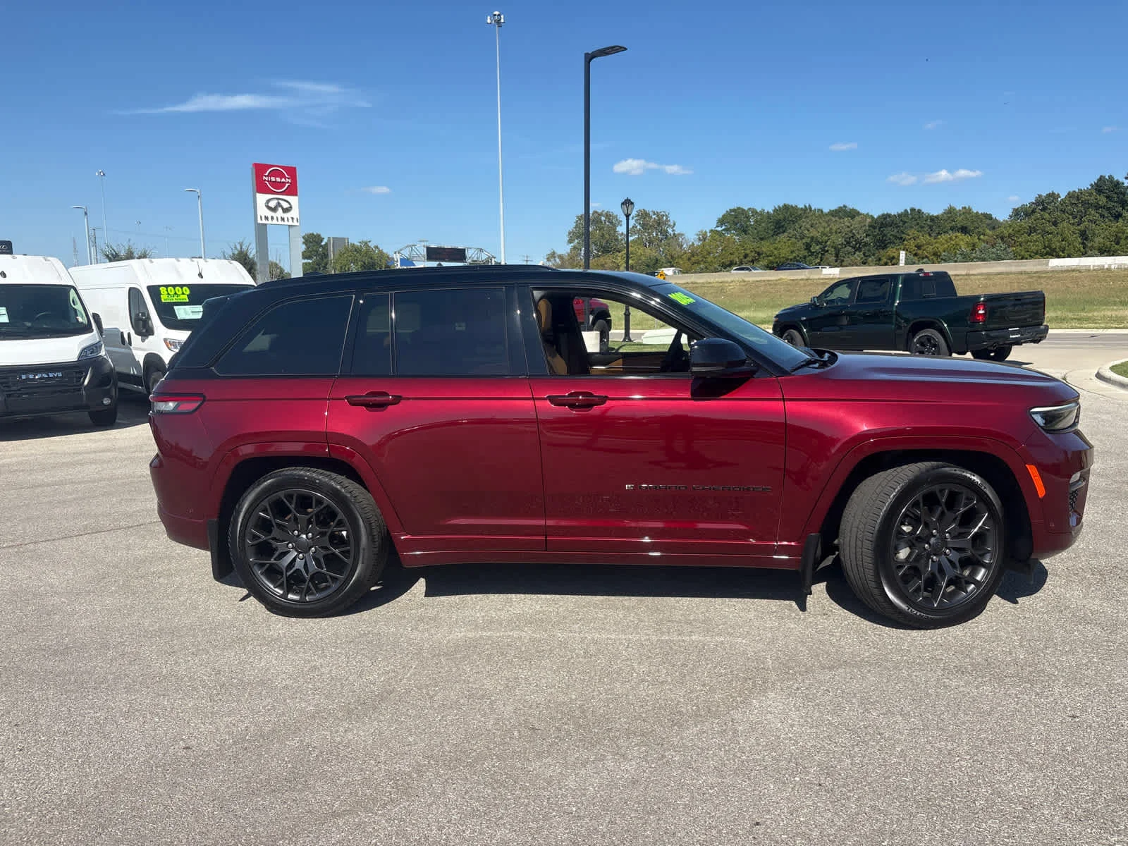Used 2025 Velvet Red Pearlcoat Jeep Summit Reserve image 11