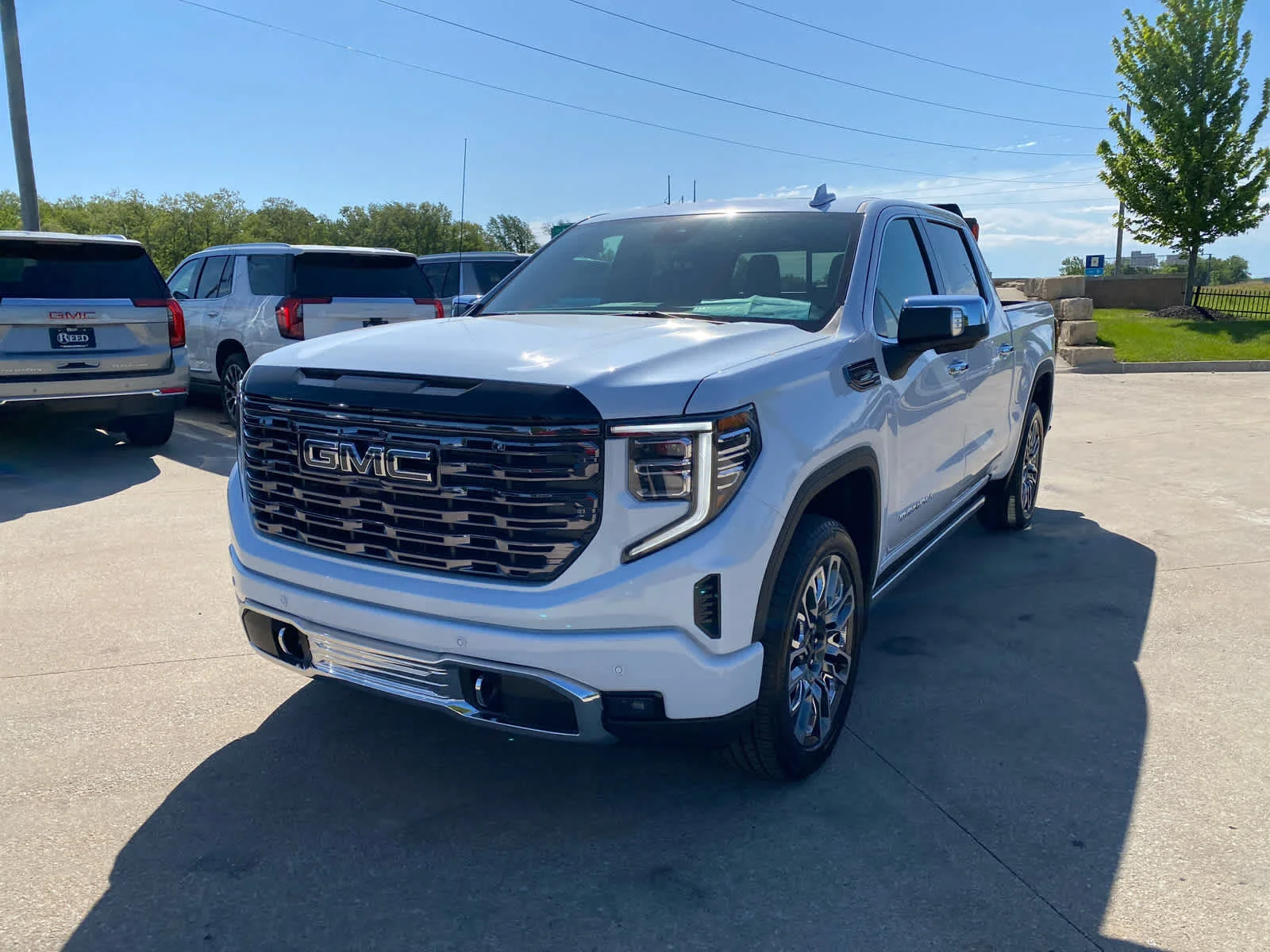 New 2026 Glacier White Tricoat GMC Denali Ultimate image 2
