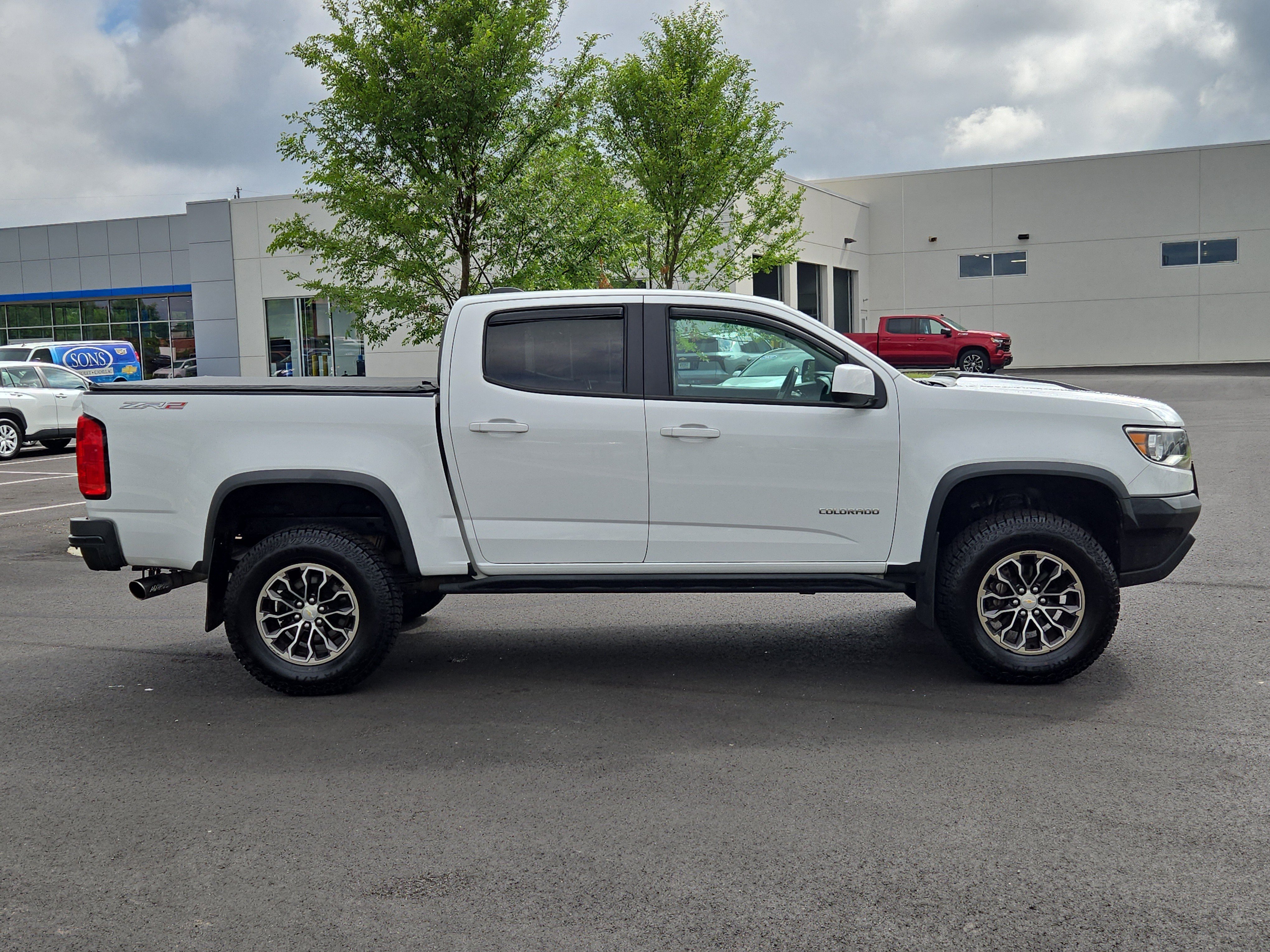 Used 2018 SUMMIT WHITE Chevrolet 4WD ZR2 image 9