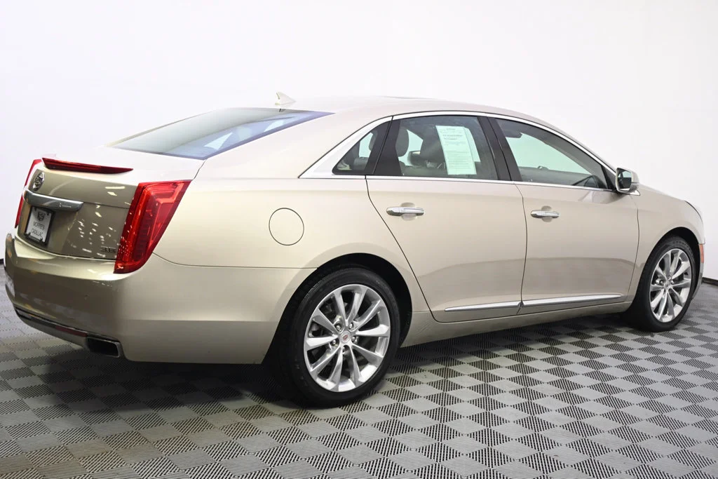 Used 2013 SILVER COAST METALLIC Cadillac Premium image 7