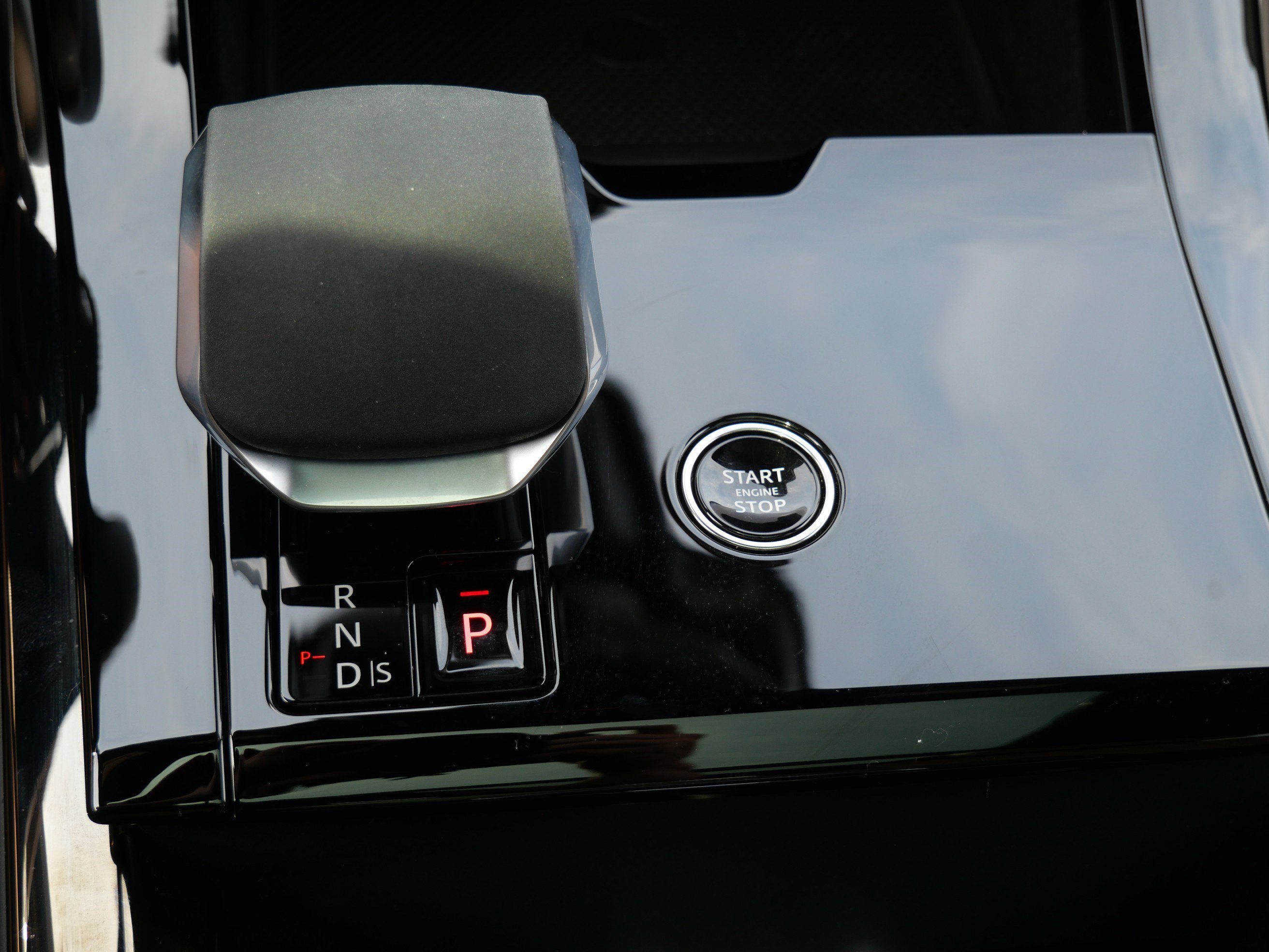Used 2026 Ostuni Pearl White Premium Metallic Land Rover Autobiography image 21
