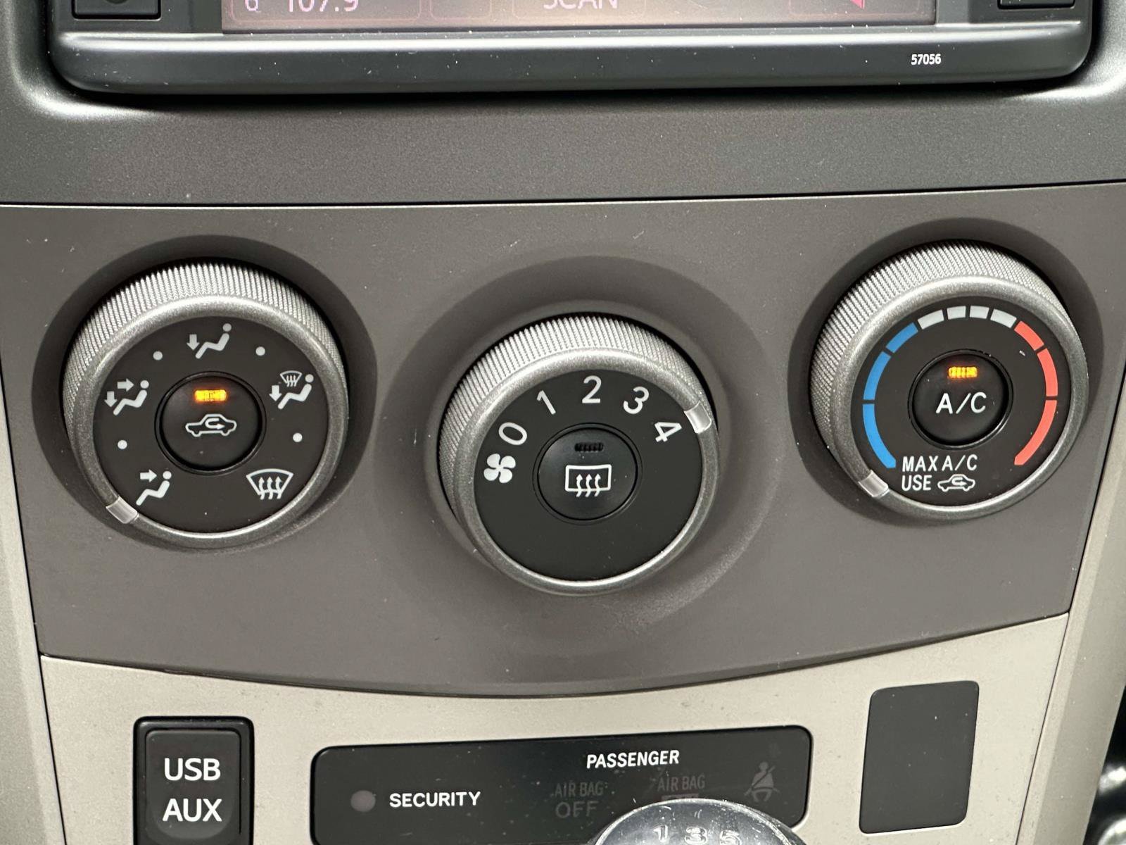 Used 2013 Gray Toyota LE image 25