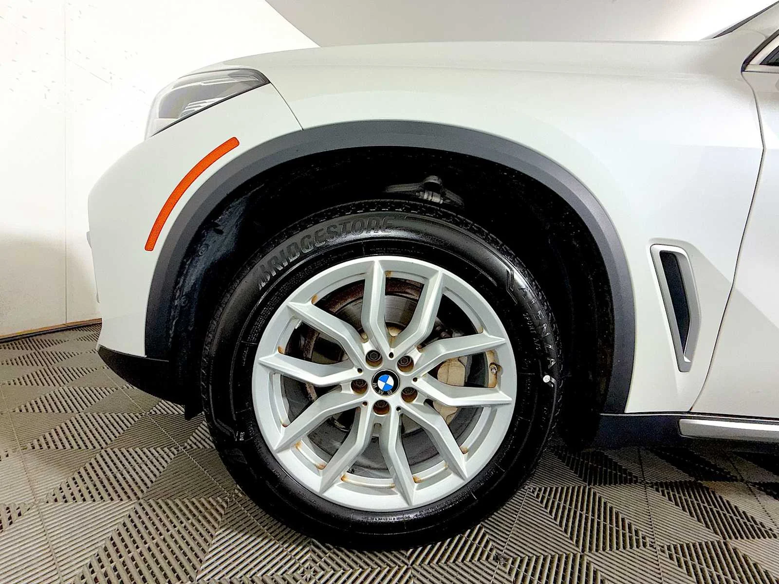Certified Used 2023 Mineral White Metallic BMW xDrive40i image 8