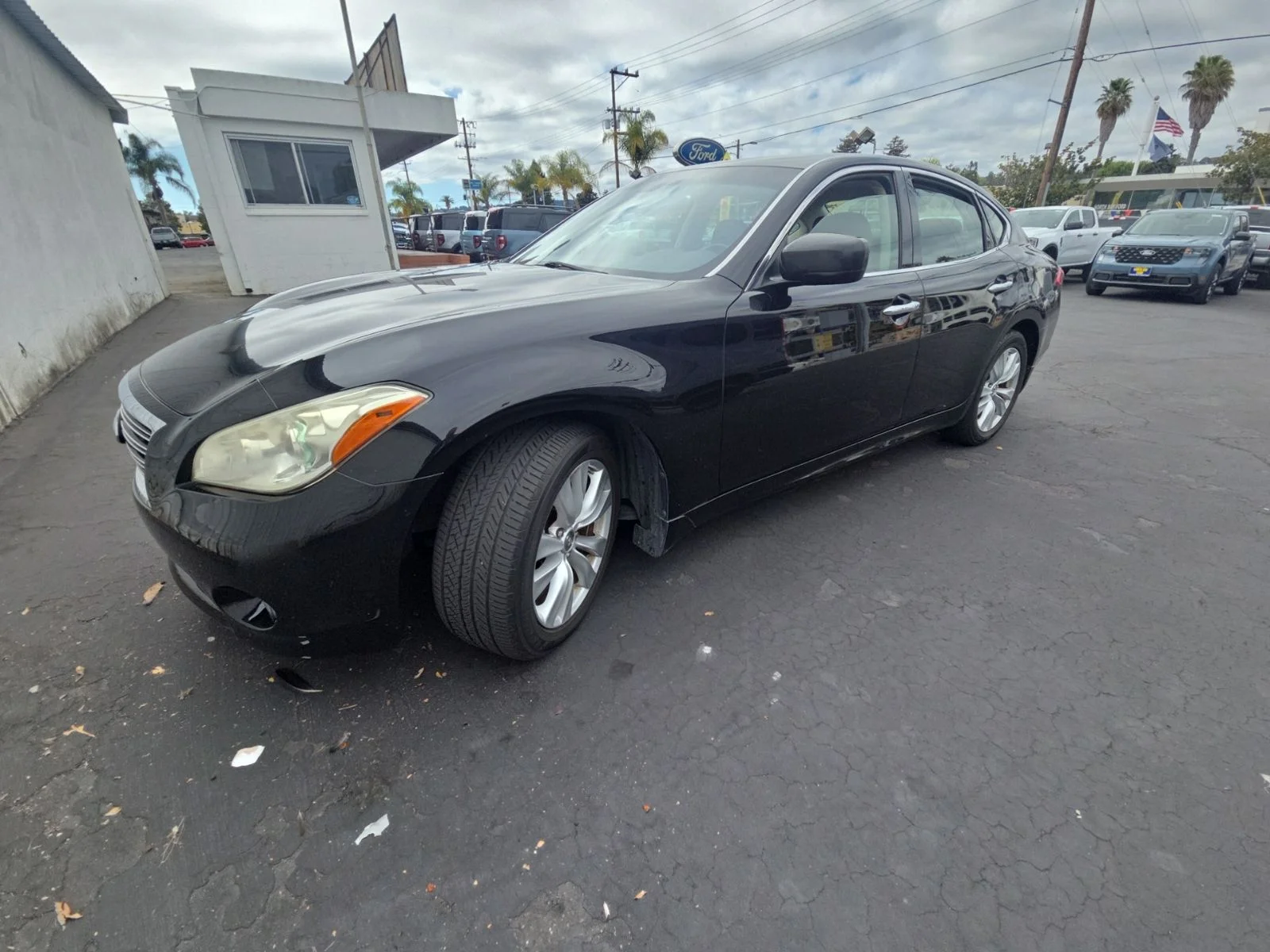 Used 2011 Black Obsidian INFINITI Base image 12