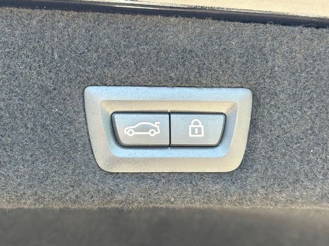Used 2019 Black BMW 740i image 19