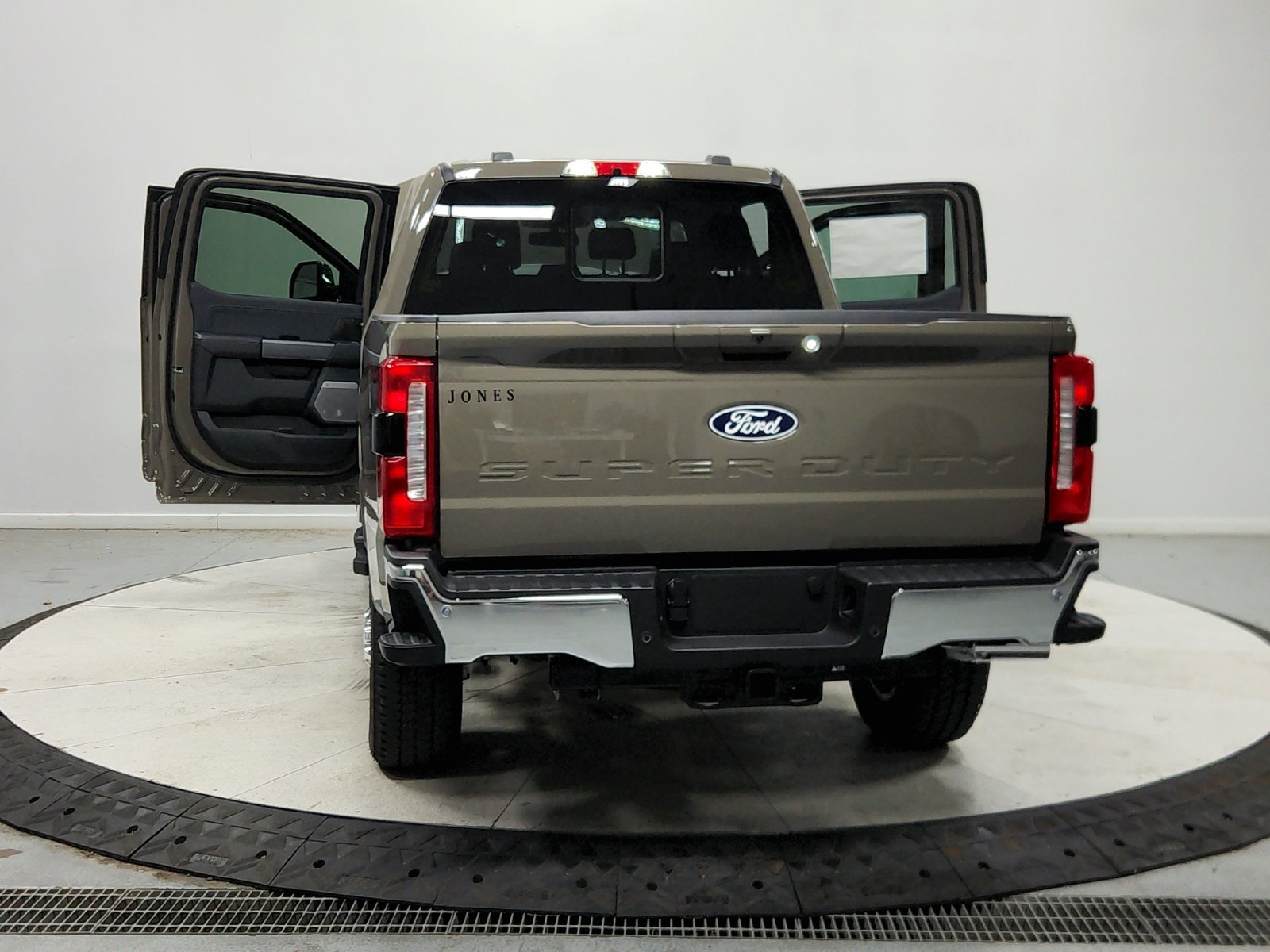 New 2027 Marsh Gray Metallic Ford F-250® Lariat® image 15