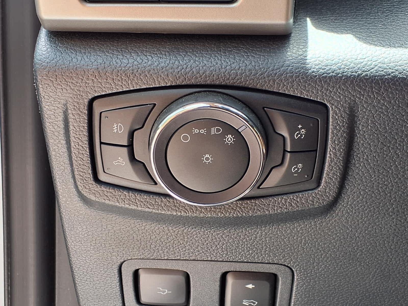 Used 2022 Star White Metallic Tri-Coat Ford LARIAT image 19