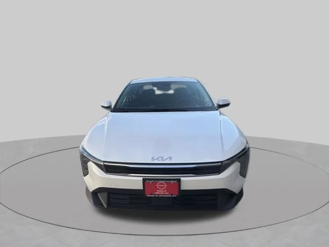 Used 2025 White Kia LXS image 11