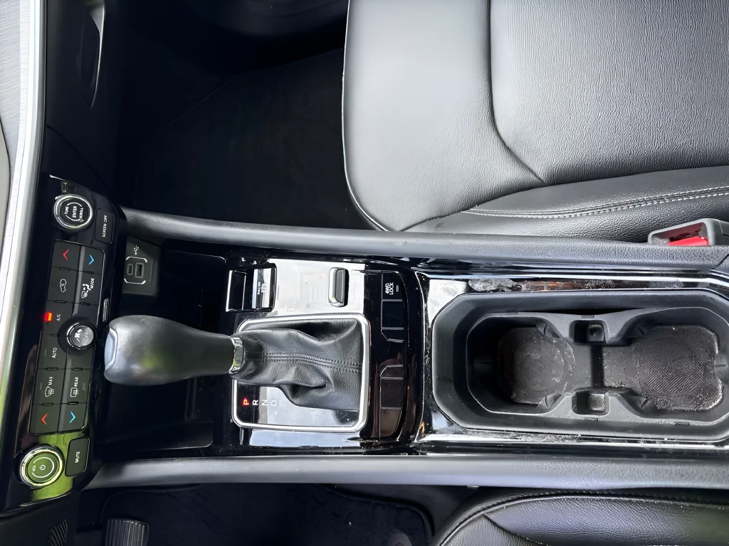 Used 2025 Silver Jeep Limited image 19