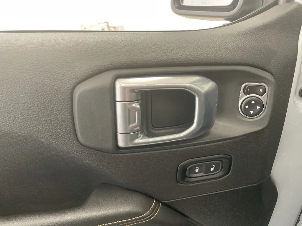 Used 2024 Silver Zynith Clear Coat Jeep Sahara image 23
