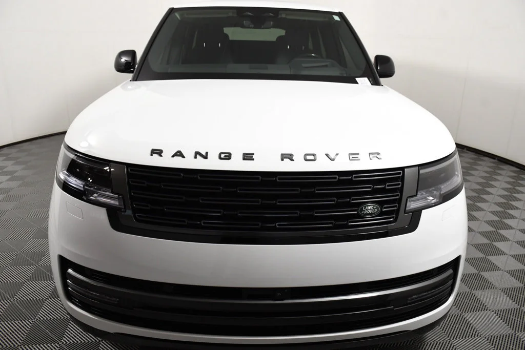 Used 2026  Land Rover SE image 10