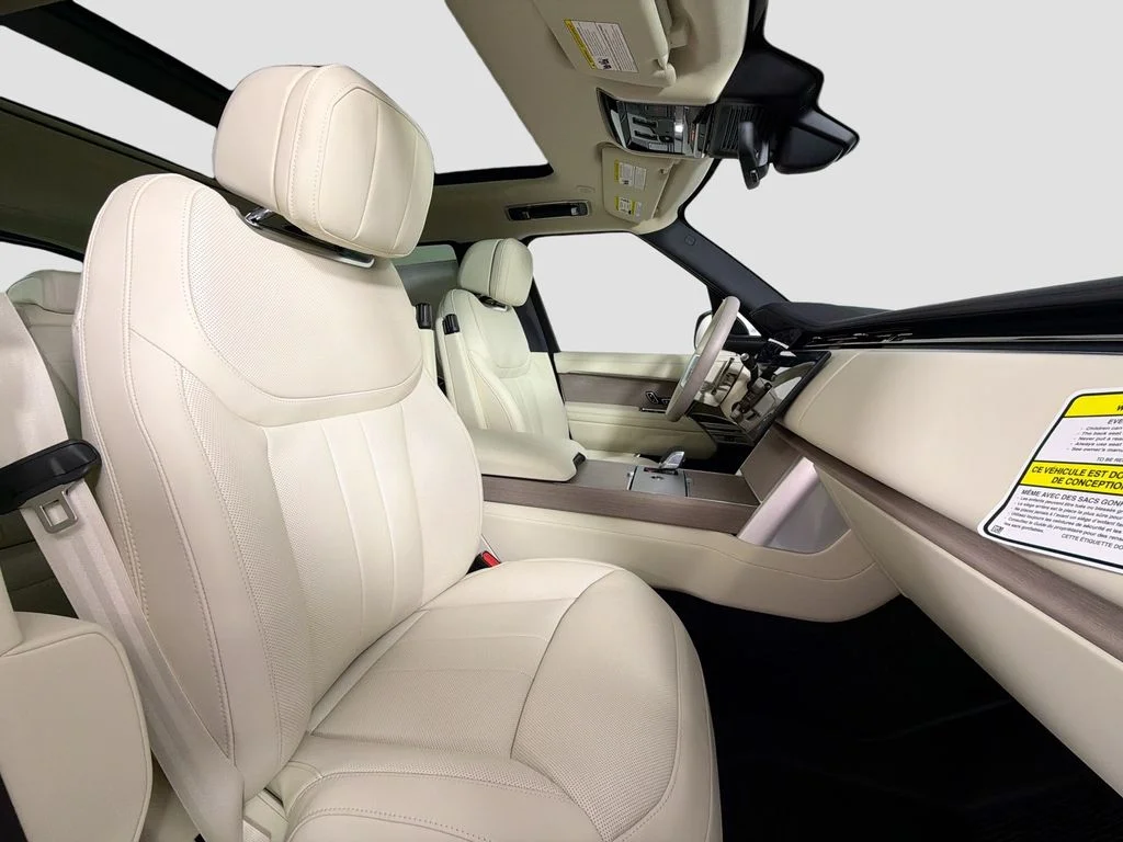 New 2026 Fuji White Land Rover SE image 30
