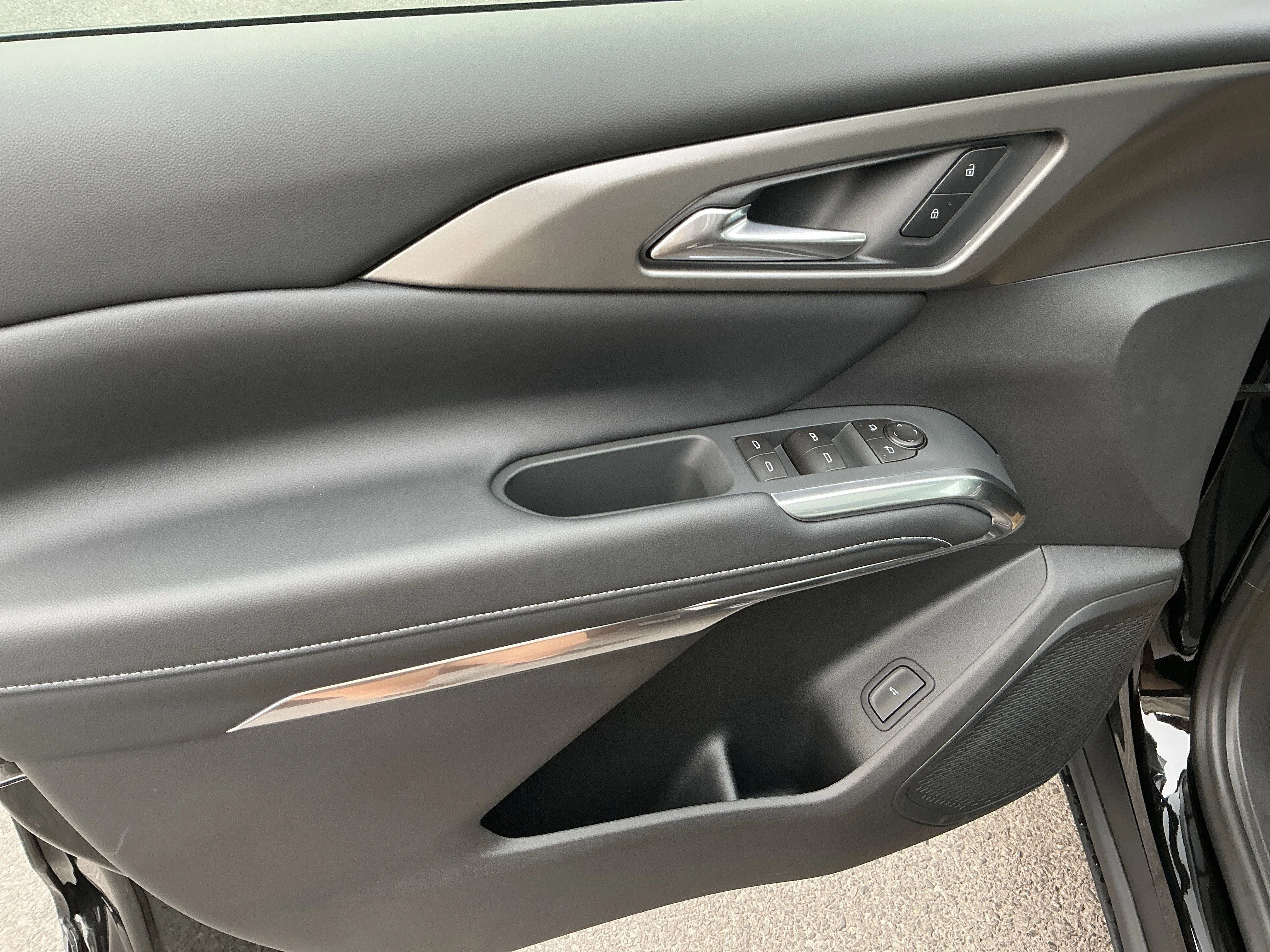 Used 2026 Mosaic Black Metallic Chevrolet LT image 13