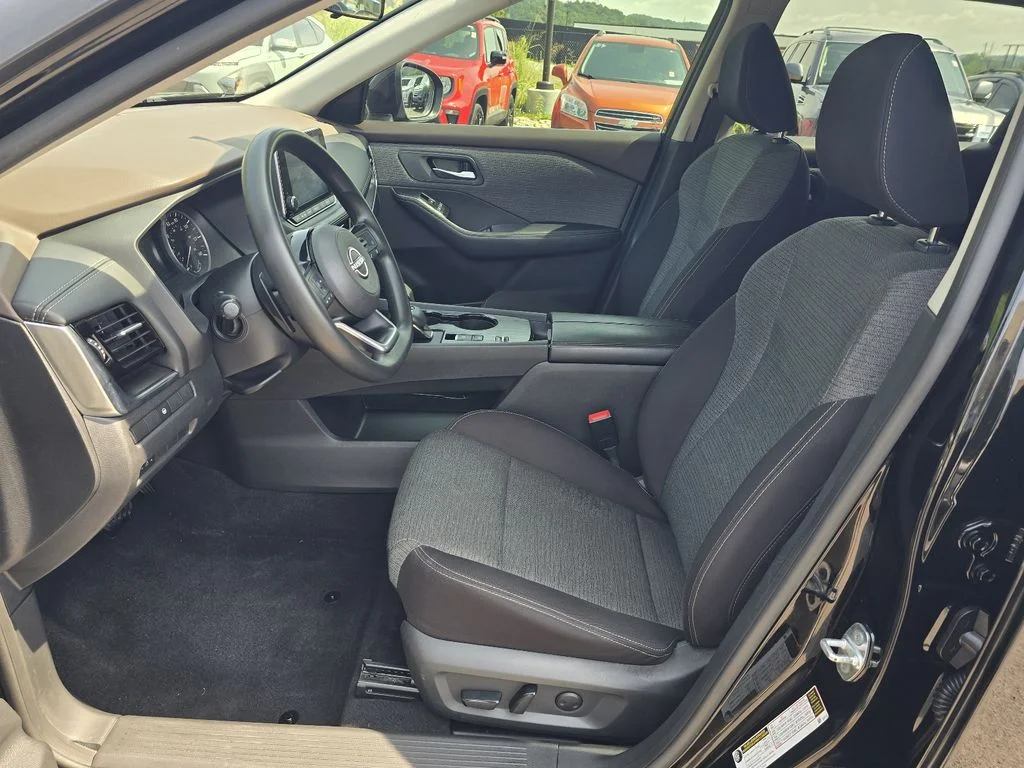 Used 2022 Super Black Nissan SV image 11