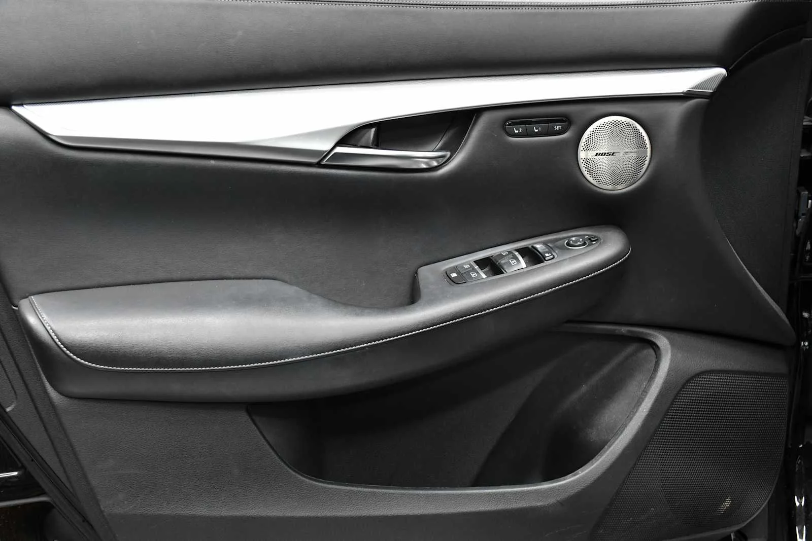 Used 2019 Black Obsidian INFINITI ESSENTIAL image 12