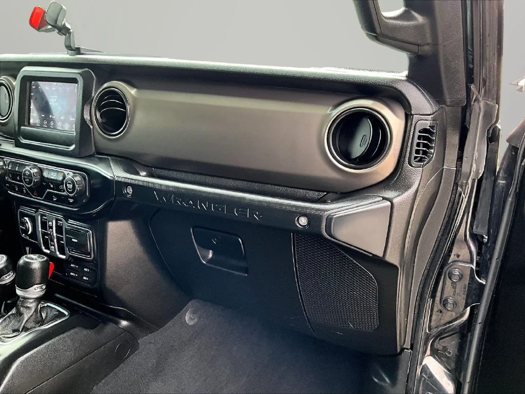 Used 2018 Black Jeep Unlimited Sport S image 17