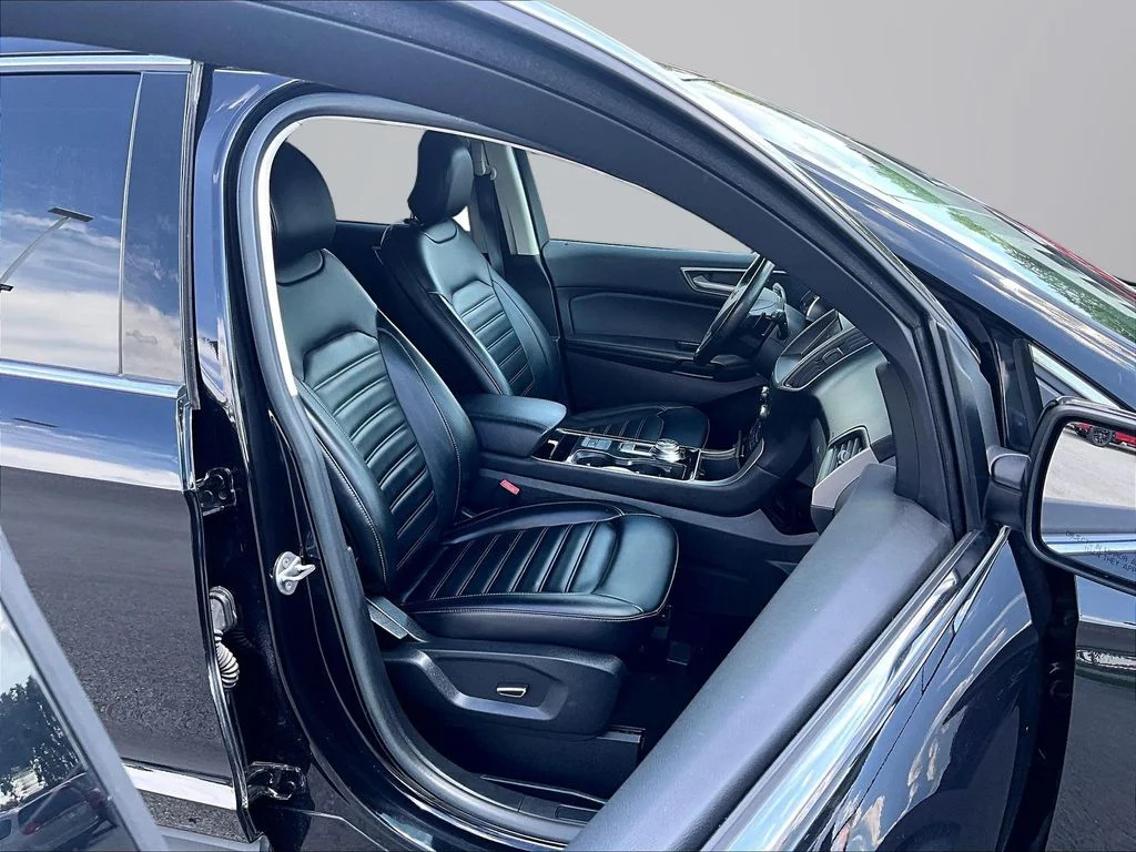 Used 2019 Black Ford SEL image 8