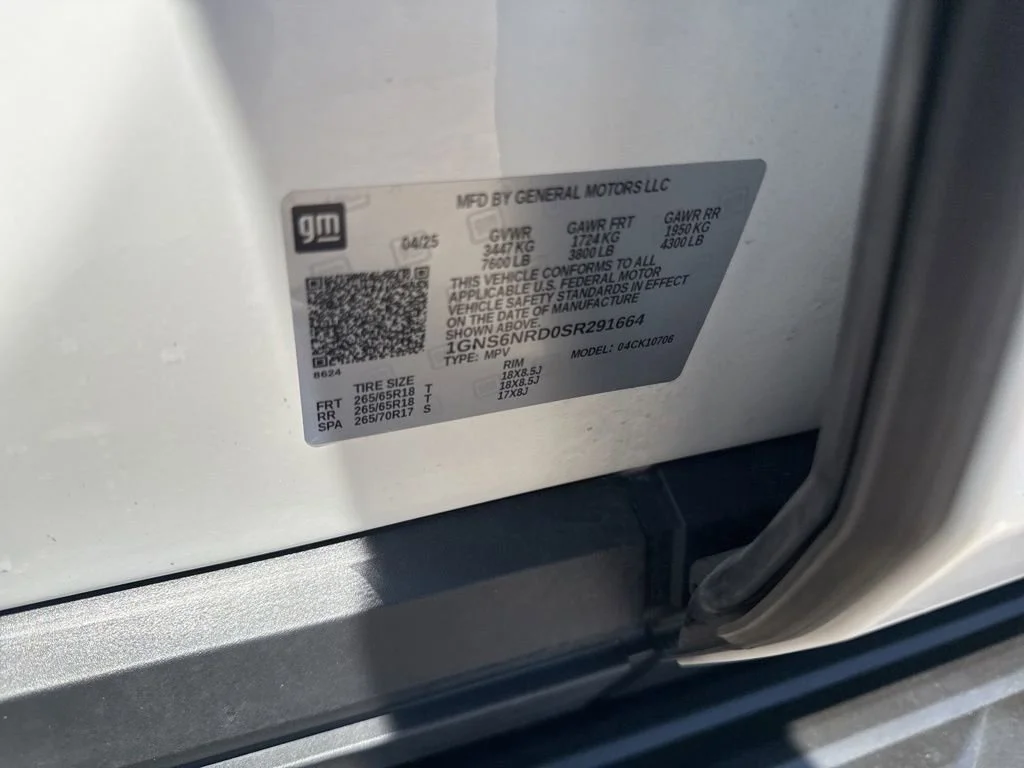 Used 2025 Summit White Chevrolet LT image 41
