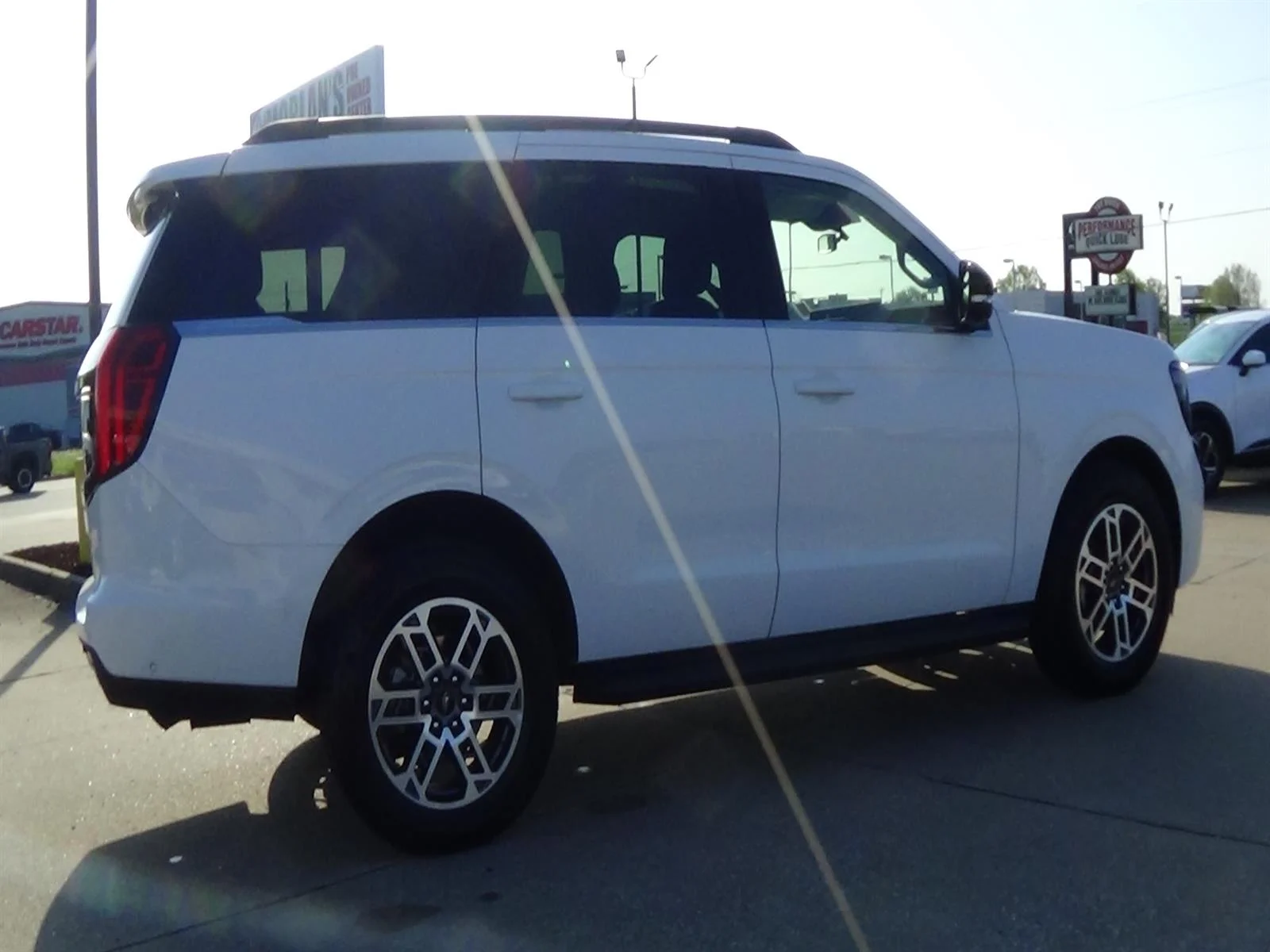 Used 2025 Oxford White (yz) Ford Active image 6