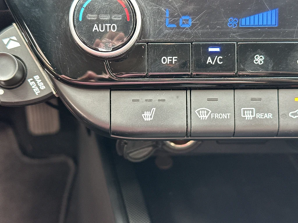 Used 2023 Fluid Metal Hyundai Blue image 23