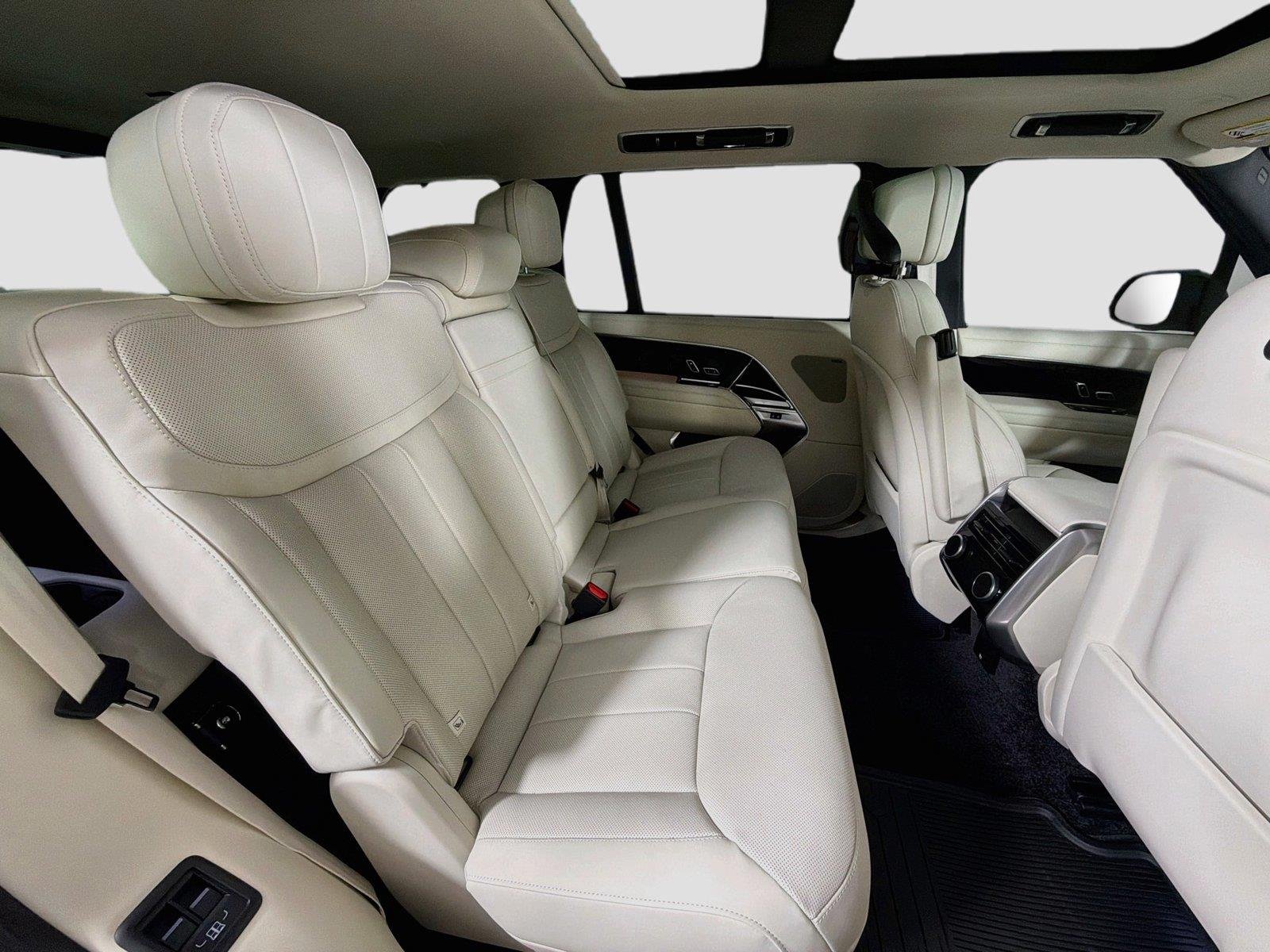 New 2026 Santorini Black Land Rover SE image 29