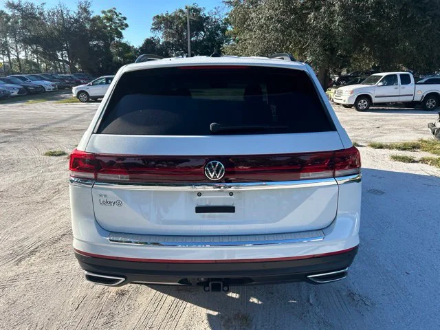 Used 2024 Pure White Volkswagen 2.0T SE w/Technology image 19
