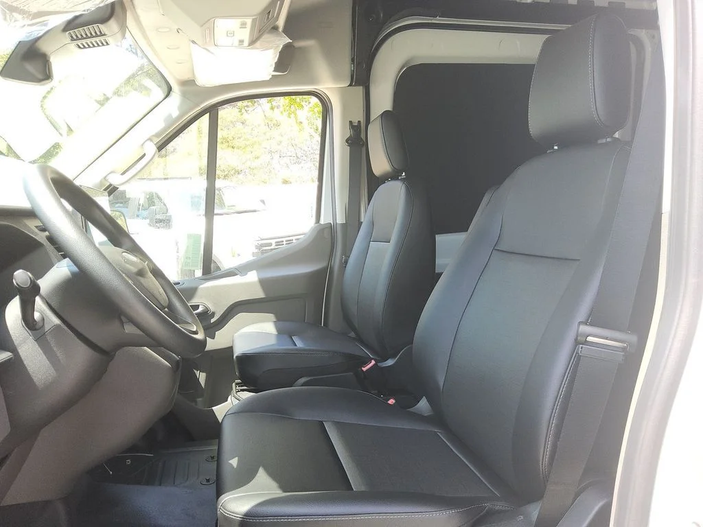 New 2026 Oxford White Ford Base image 6