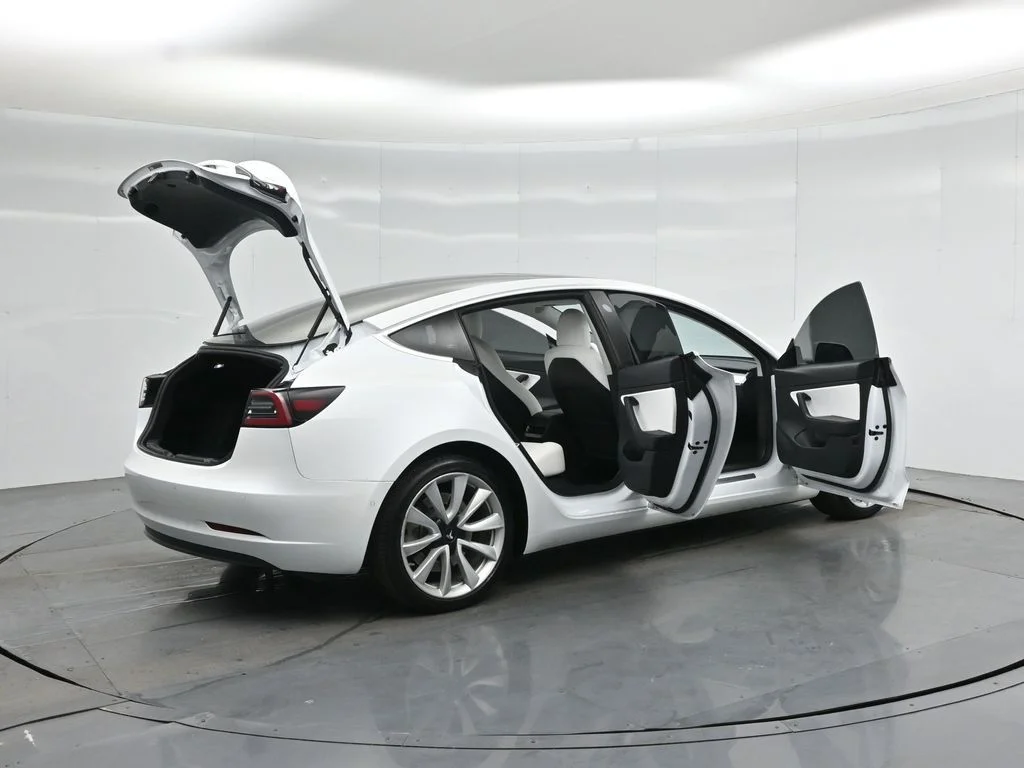 Used 2020  Tesla Standard Range Plus image 4