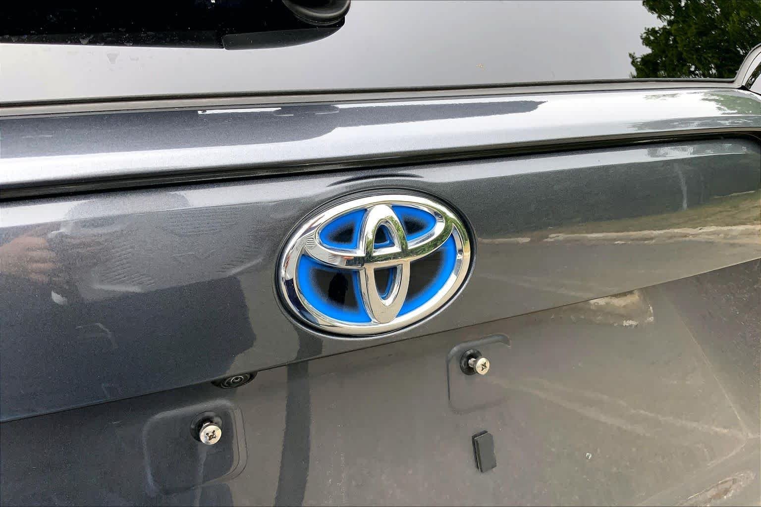Used 2024 Magnetic Gray Metallic Toyota Hybrid XLE image 31