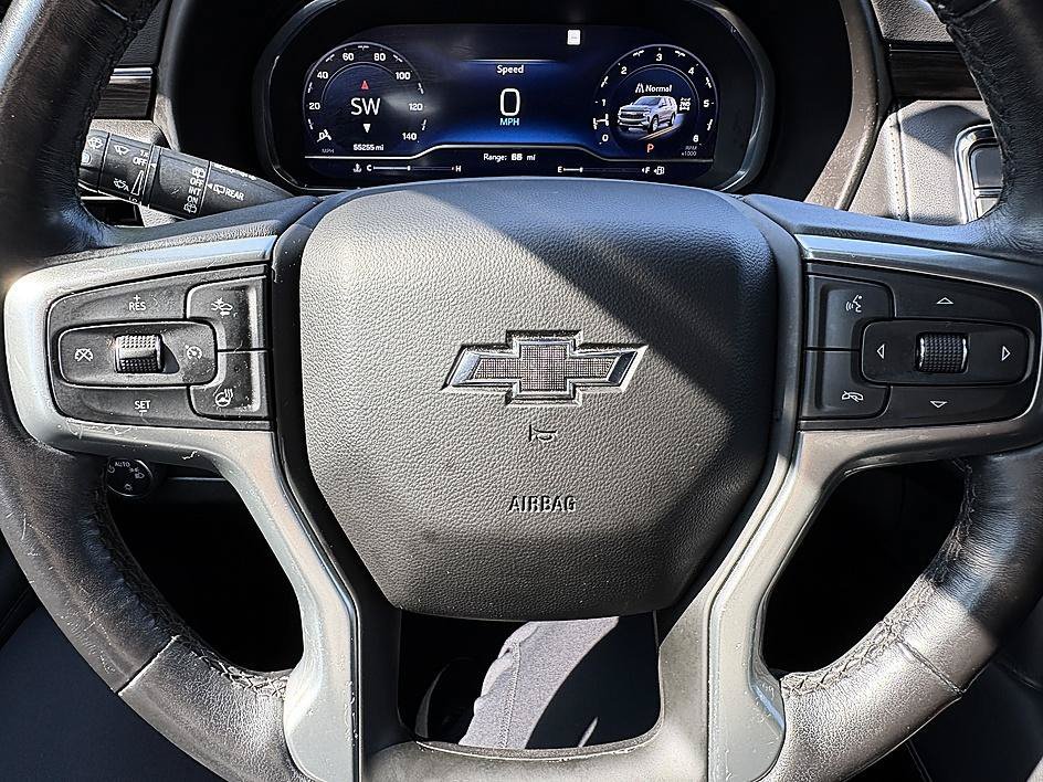 Used 2022 Black Chevrolet Z71 image 21