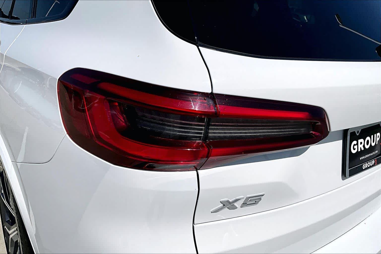 Used 2022 Alpine White BMW sDrive40i image 28