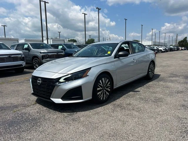 Used 2024 Silver Nissan 2.5 SV image 7