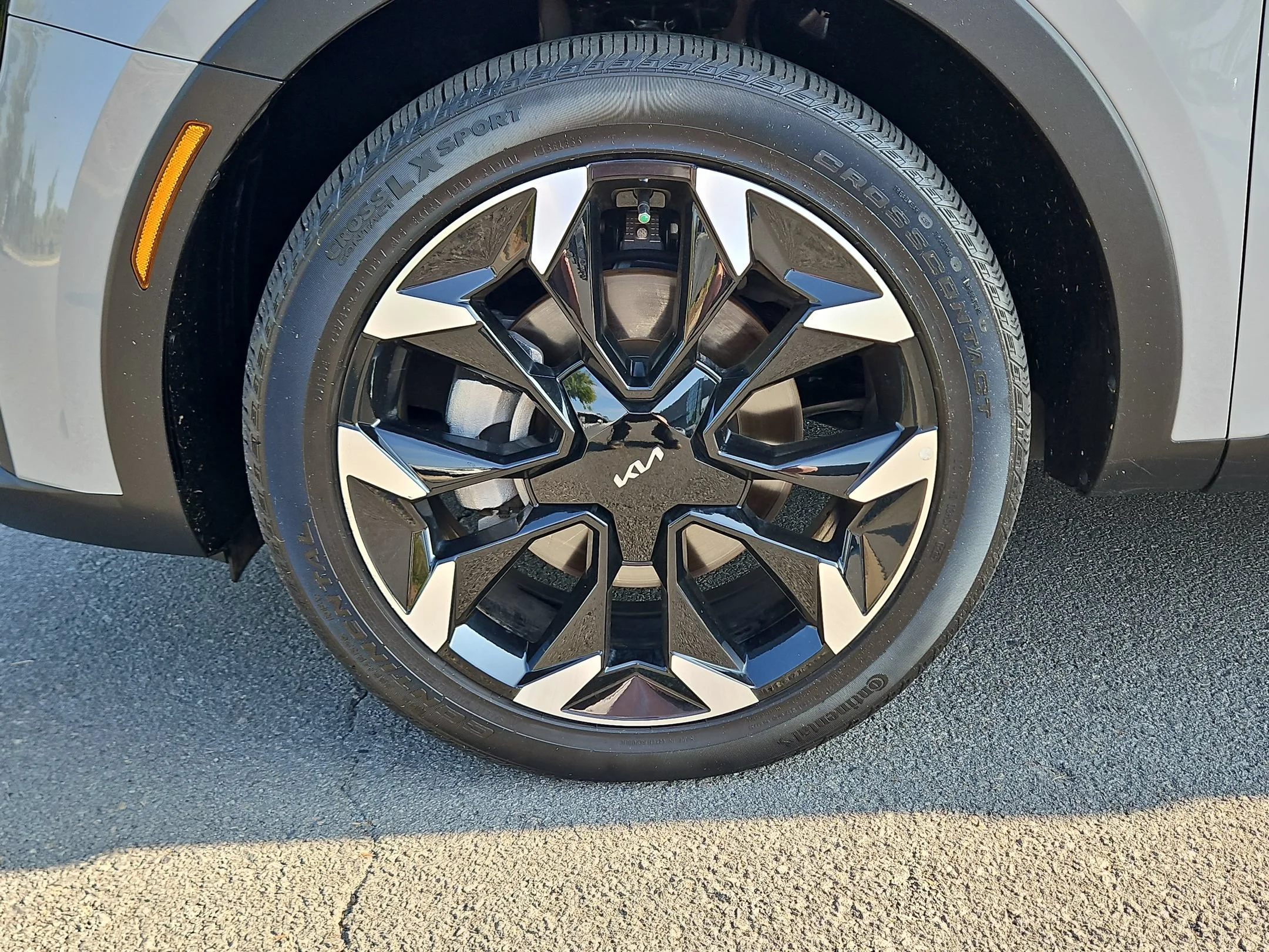 Used 2025 Wolf Gray Kia EX image 17