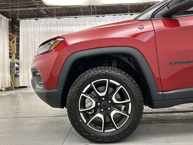 New 2026 Red Hot Pearl-Coat Exterior Paint Jeep Trailhawk image 20