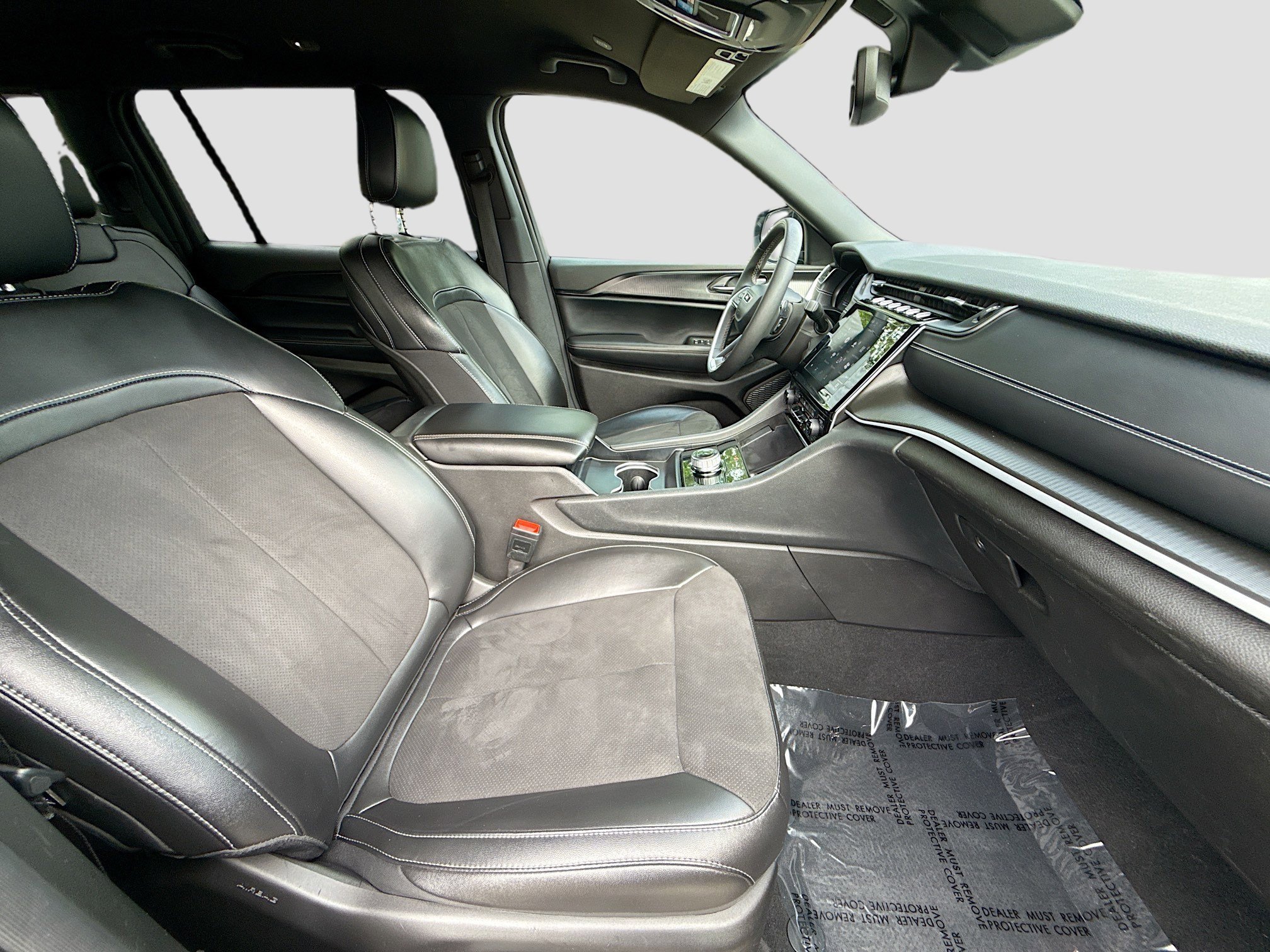 Used 2024 Baltic Gray Metallic Clearcoat Jeep Altitude image 31