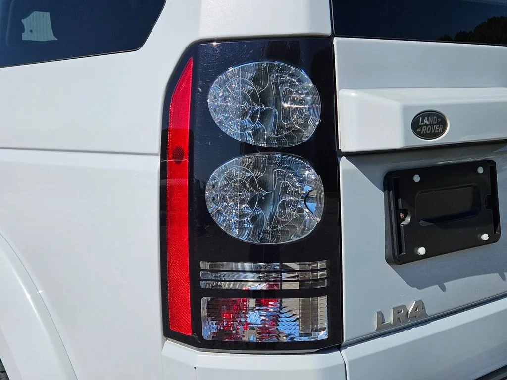 Used 2016 White Land Rover  image 9