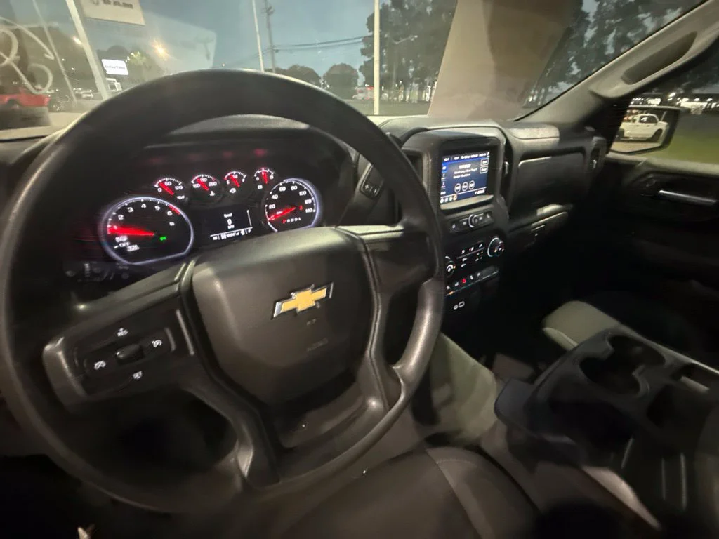 Used 2022 Black Chevrolet Custom image 17