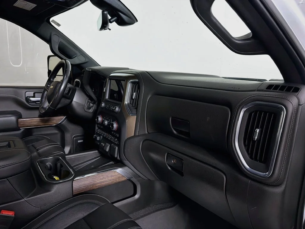Used 2022 White Chevrolet High Country image 27