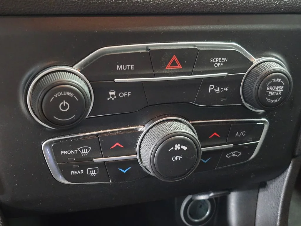 Used 2023 Gray Dodge SXT image 35