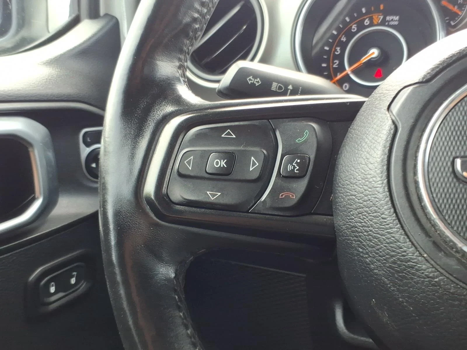 Used 2018 Bright White Clearcoat Jeep Sport S image 26