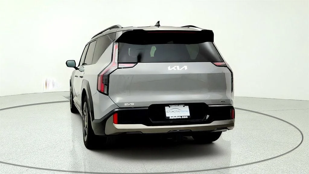 Used 2026 Wolf Gray/Ebony Black Roof Kia GT-Line AWD w/ Relaxation Package image 6