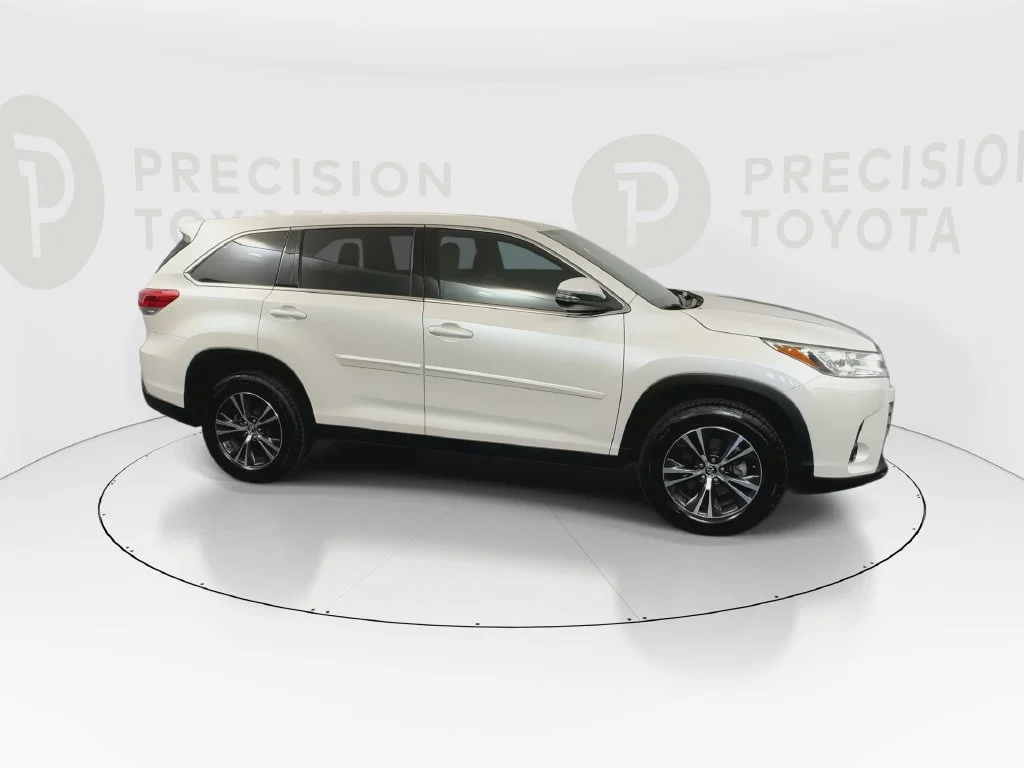 Used 2019 Blizzard Pearl Toyota LE Plus image 24