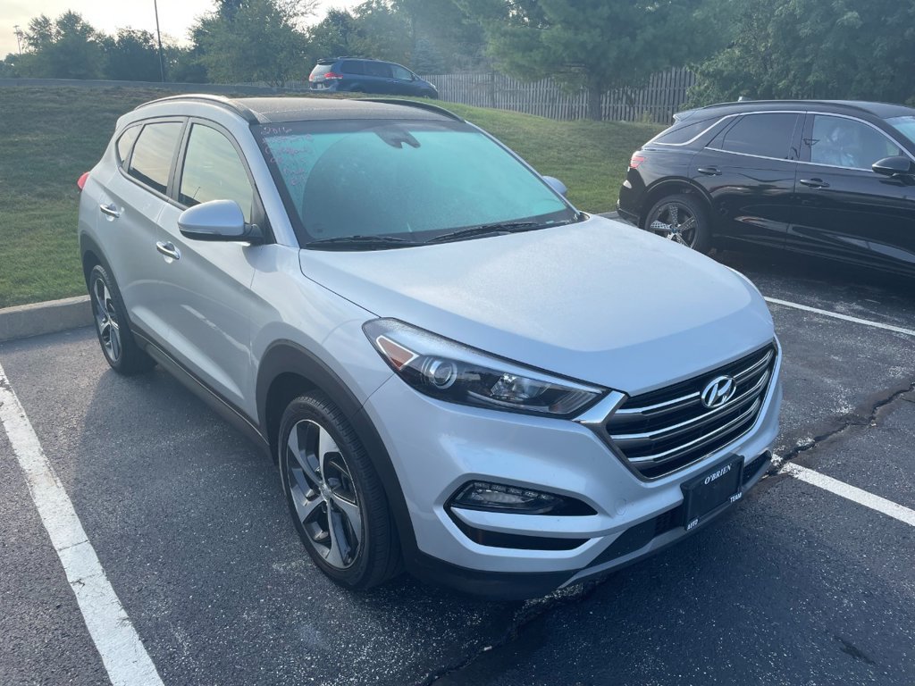 Used 2016 Molten Silver Hyundai Limited image 3