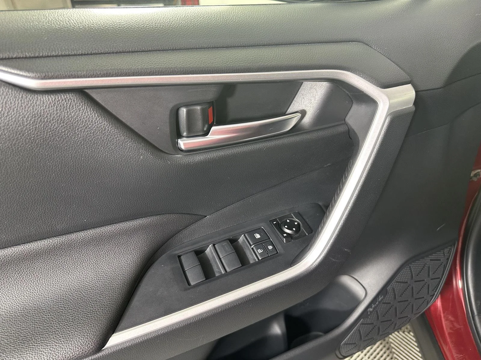Used 2019 Ruby Flare Pearl Toyota XLE image 7
