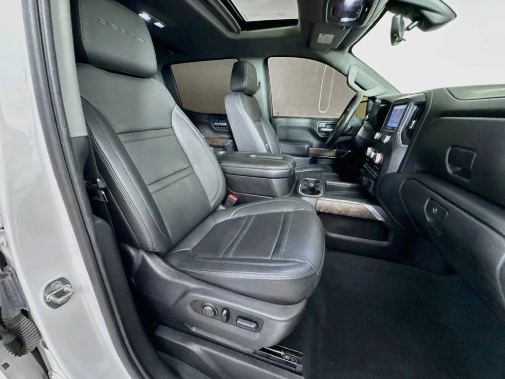 Used 2021 White GMC Denali image 36