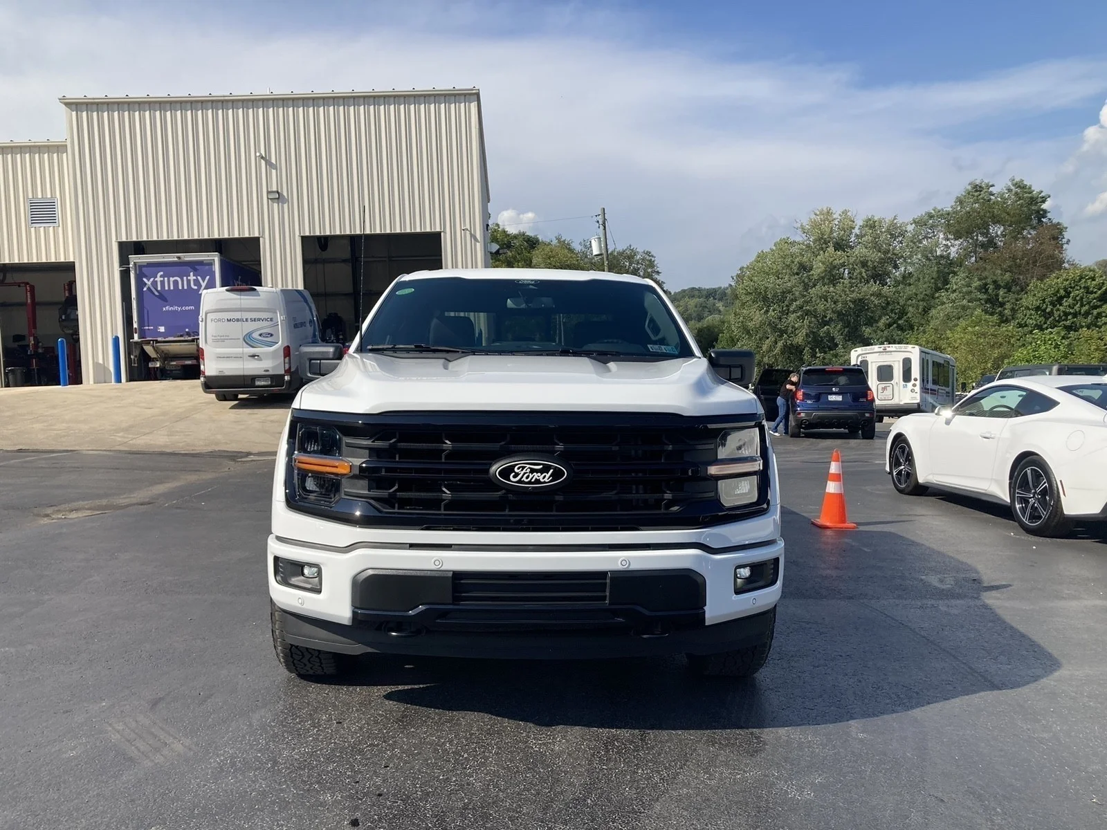 New 2026 Oxford White Ford XLT image 4