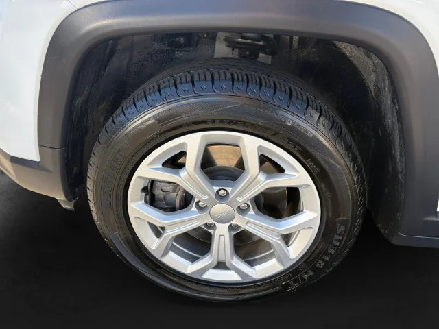 Used 2024 Bright White Clearcoat Jeep Latitude image 11