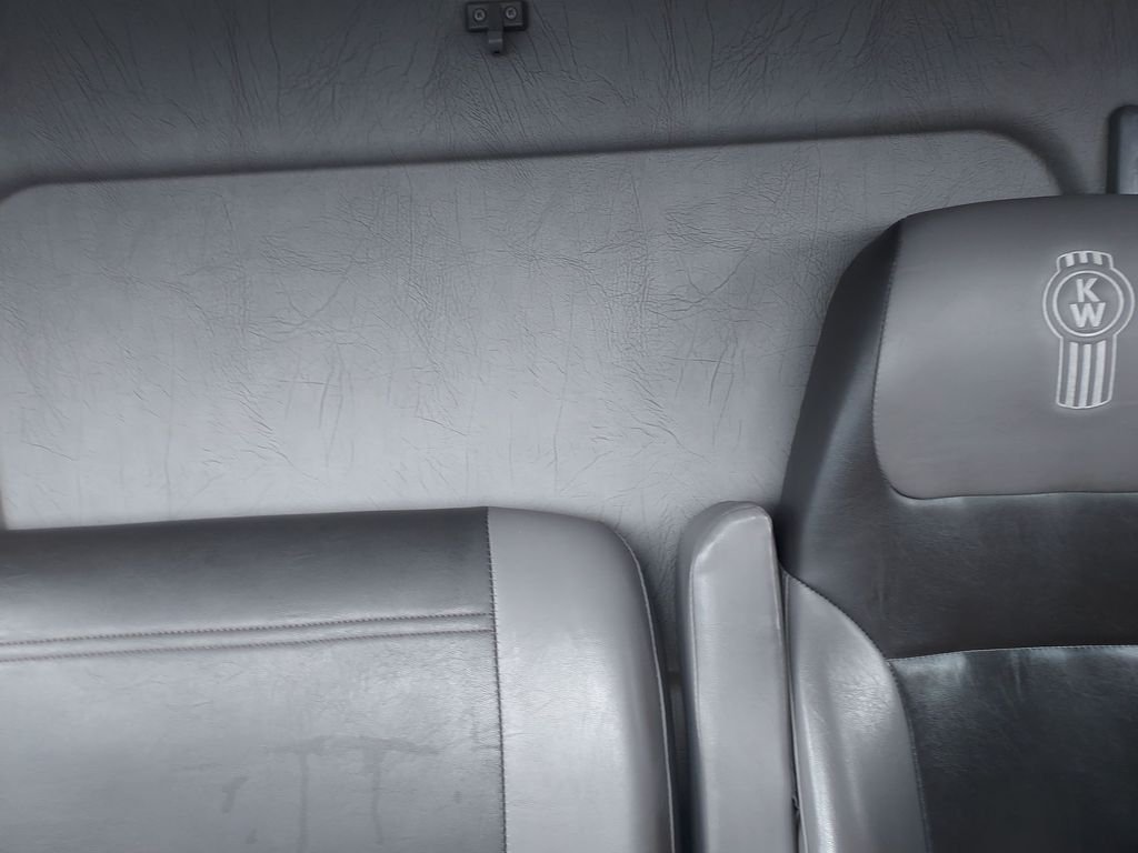 Used 2020 White Kenworth  image 13