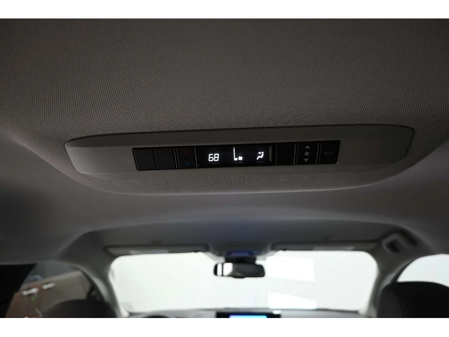 2026 Toyota Sienna LE - Photo 28